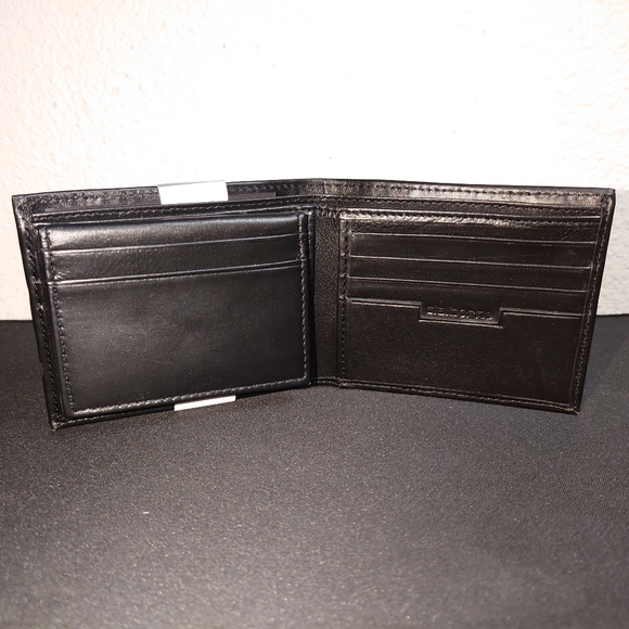 NEW Claiborne bifold wallet - Picture 3 of 5